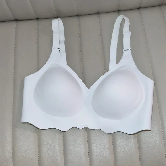 Seamless White Contour Bra - Comfortable Everyday Support - Picture 1 of 10